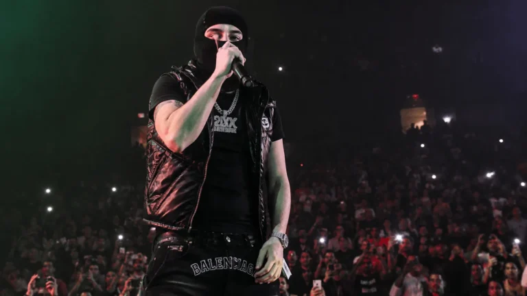 Yeat performing live on tour, a major factor behind his growing net worth