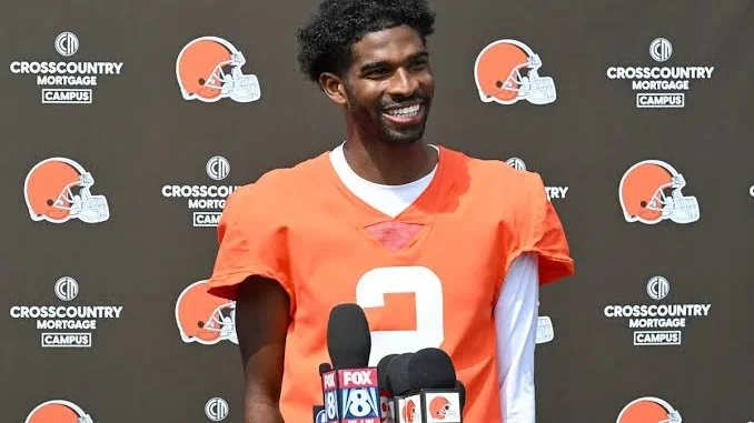 Shedeur Sanders playing quarterback for the Colorado Buffaloes before his NFL net worth grew